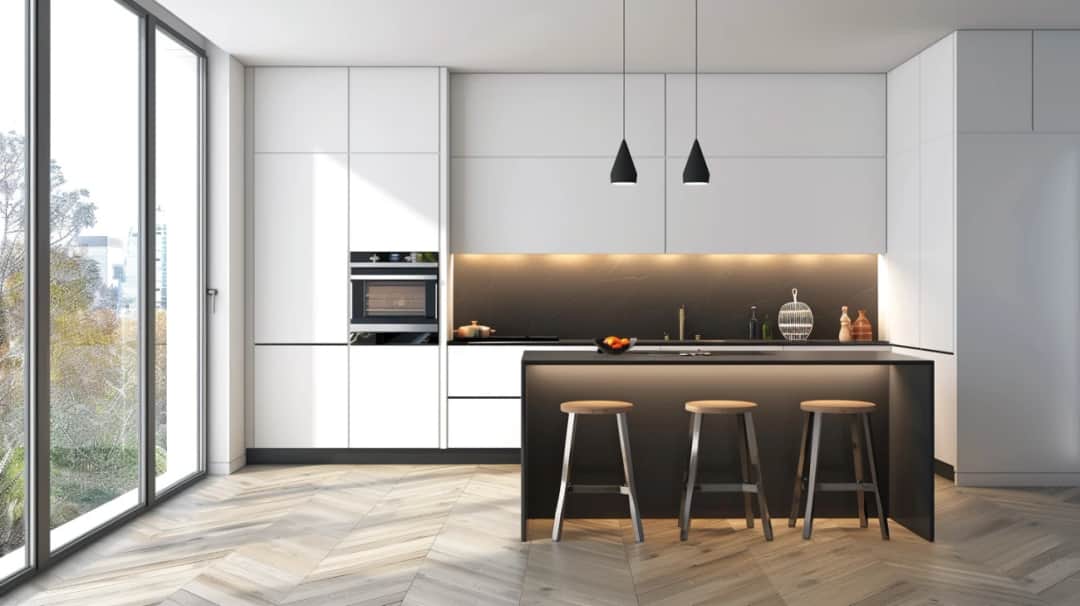 Kontrastowe piękno: Biała kuchnia z czarnym blatem - harmonia w Twojej kuchni!