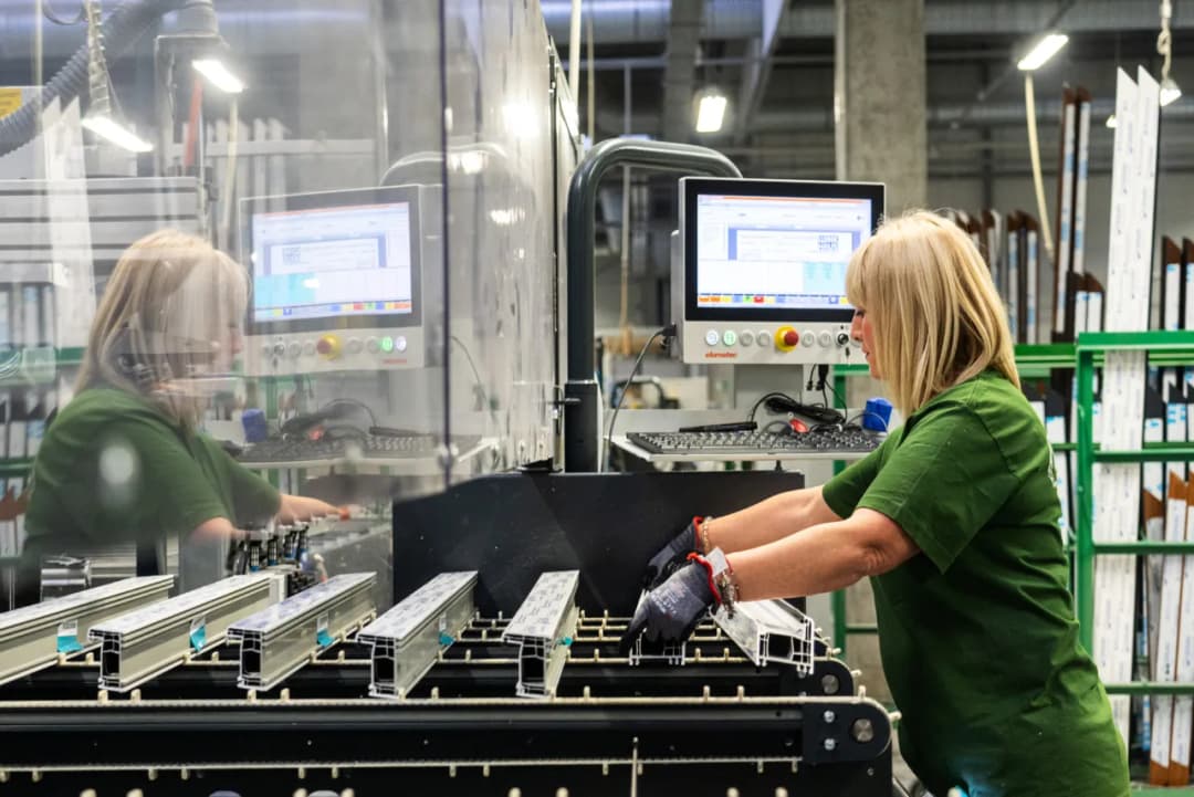 Poznaj tajniki nowoczesnej produkcji okien: od profilu do montażu