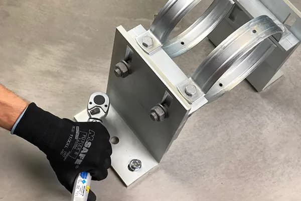 Jak montować kotwy w betonie, aby uniknąć najczęstszych błędów