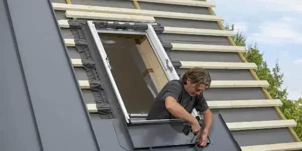 Montaż okien dachowych: wszystko o pozwoleniach i wymogach prawnych