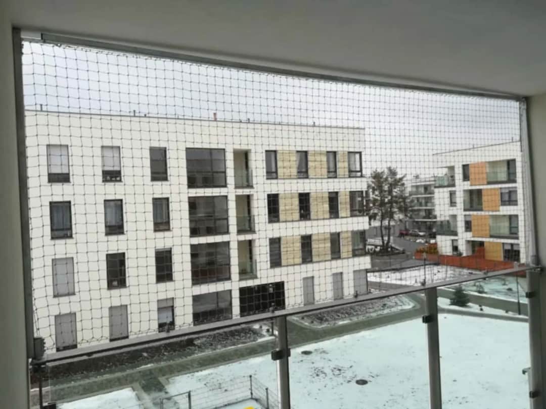 Montaż siatki na balkonie: co mówi prawo o zgodzie wspólnoty mieszkaniowej