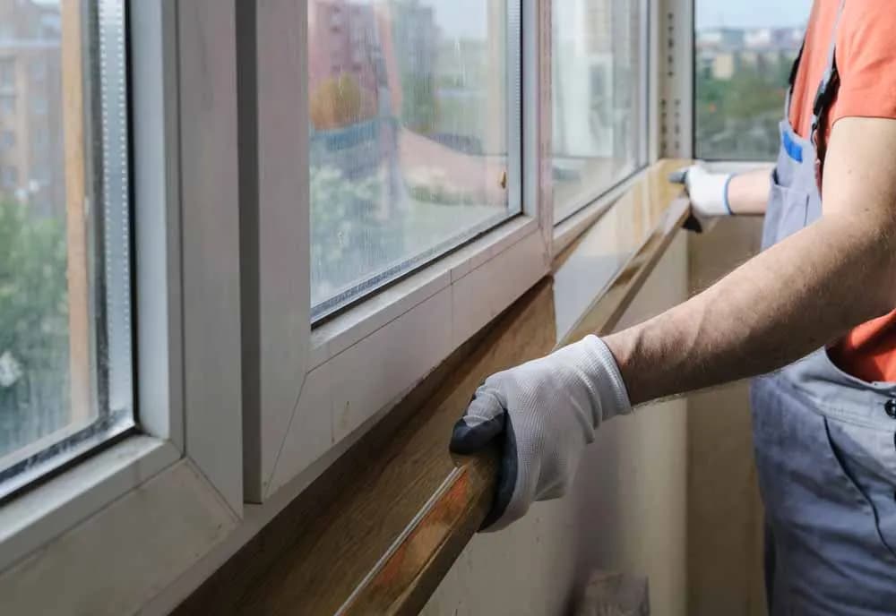 Ile kosztuje montaż parapetów wewnętrznych: aktualne ceny i porównanie