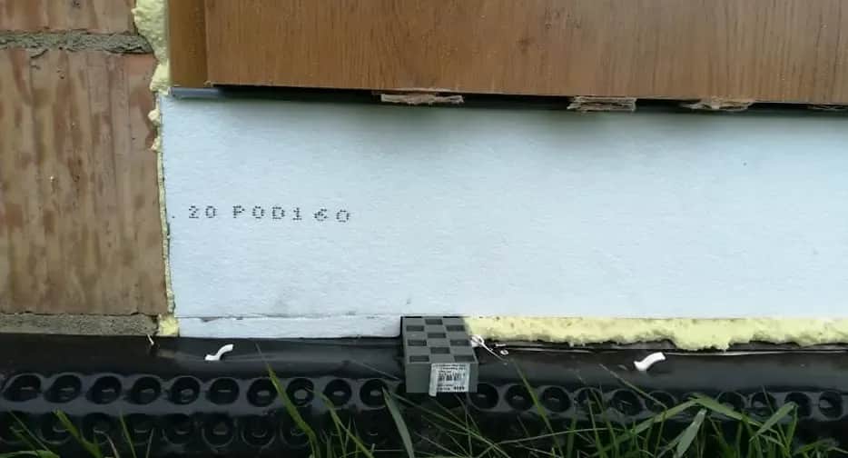 Kiedy wyciągać kliny po montażu okien? Kompletne zasady i porady