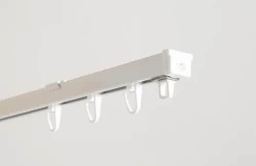 Łączność i funkcjonalność: Karnisz plastikowy - praktyczne i estetyczne rozwiązanie!