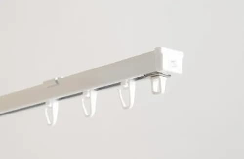 Łączność i funkcjonalność: Karnisz plastikowy - praktyczne i estetyczne rozwiązanie!