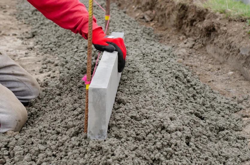 Czy półsuchy beton może leżeć za długo? Wpływ czasu na wiązanie i utwardzanie